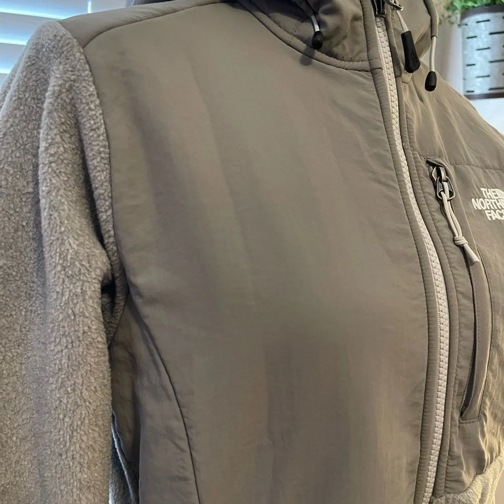 The North Face Gray Denali Fleece Jacket - Picture 7 of 14